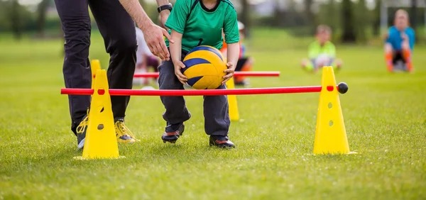 哈登31+6创NBA神迹 快船完胜篮网